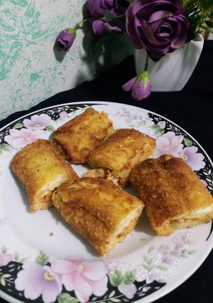 A picture of Mayo chicken bread roll.