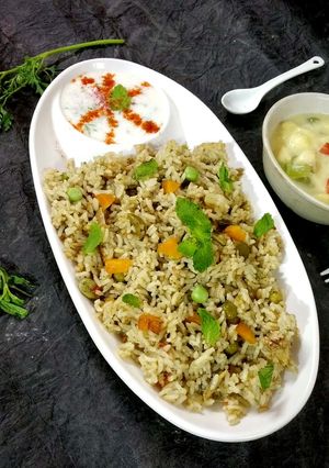 A picture of Matar pulao.
