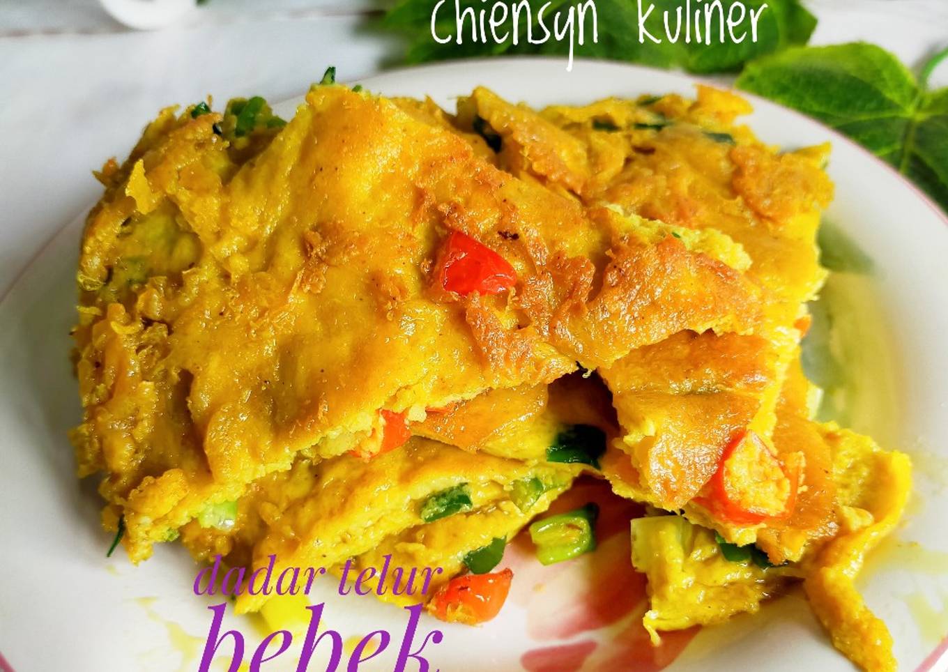 Telur bebek kunyit pedas