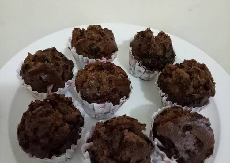 Bagaimana Menyiapkan Muffin Coklat Pisang (no telur, no mixer, no ribet and no mingkem) Anti Gagal