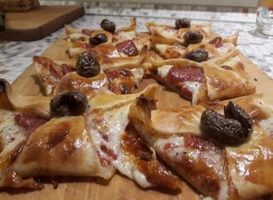Foto di Spicchi rustici salame e formaggio