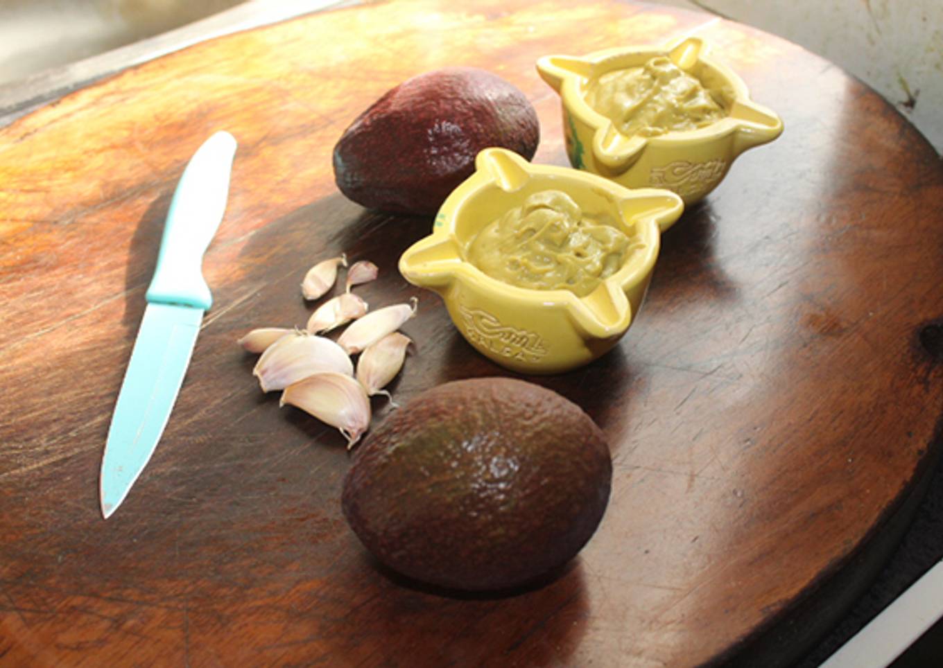 Mayonesa de aguacate con ajo