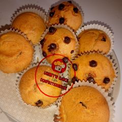 A picture of Mini vanilla cup Cakes.
