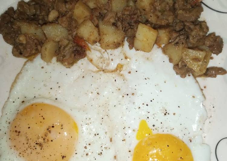 Aaloo Qeema with fried Eggs