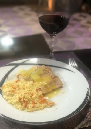 Foto de Lombo assado com molho de laranja com cuscuz marroquino