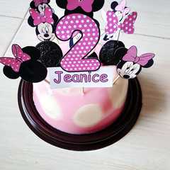 A picture of Puding minnie mouse.