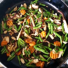 A picture of Shredded Chicken Breast Mix.
