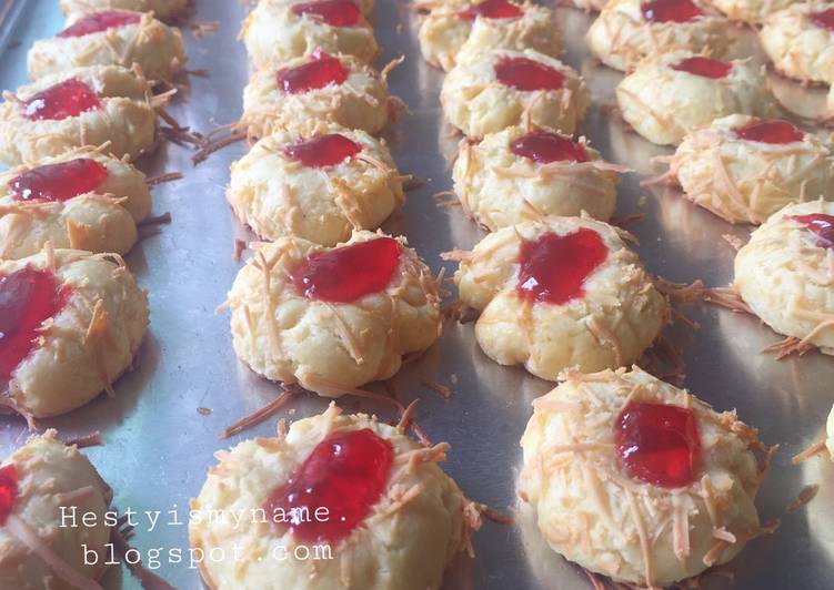 Langkah Mudah untuk Membuat Strawberry cheese thumbprint cookies Anti Gagal
