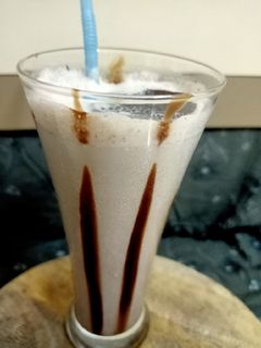 ઓરિયો મિલ્કશેક (Oreo Milkshake Recipe In Gujarati) રેસીપી મુખ્ય ફોટો