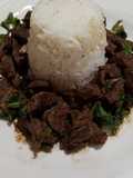Bistec de res con acelga y salsa soya