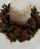 Bistec de res con acelga y salsa soya