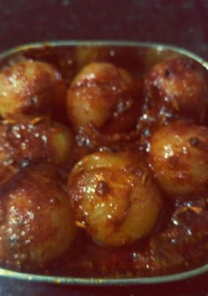 A picture of Small onion currey.