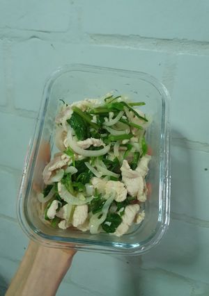 รูปของ ขึ้นฉ่ายผัดไก่หอมใหญ่ต้นหอม