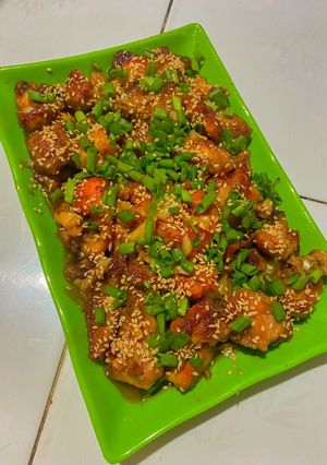 Hình của món Ức gà chiên sốt cay.