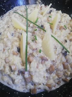 Una foto de Risotto de setas y parmesano