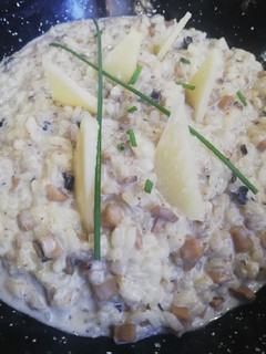 Una foto de Risotto de setas y parmesano