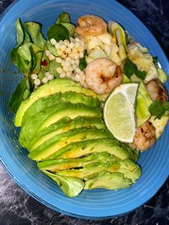 Une photo de Couscous perlé froid aux crevettes 🦐 & avocat 🥑