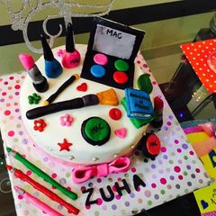 A picture of MakeupThemed Cake.