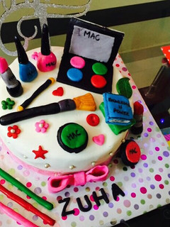 A picture of MakeupThemed Cake.