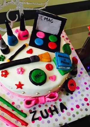 A picture of MakeupThemed Cake.