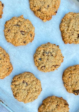A picture of My delicious oatmeal raisin cookies.