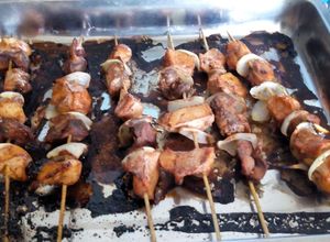 Una foto de Anticucho al horno de pollo y mollejitas