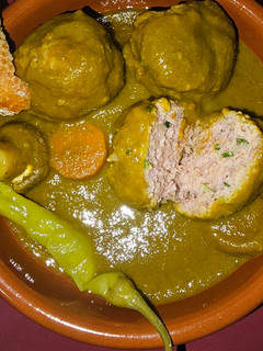 Una foto de Albóndigas en salsa verde