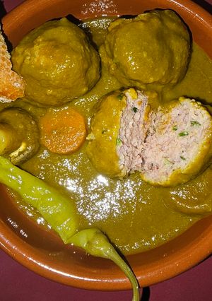 Una foto de Albóndigas en salsa verde