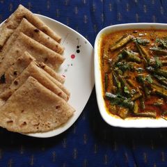 A picture of Dahi bhindi.