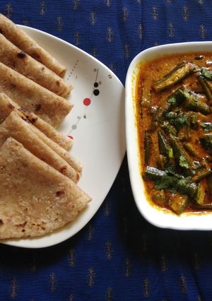 A picture of Dahi bhindi.