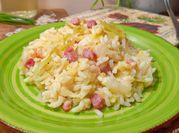 Una foto di risotto con cavolo cappuccio