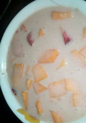 Una foto de Frutas con yogurt casero