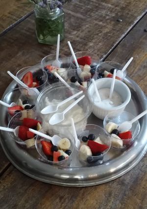 Una foto de Tzatziki dulce (con frutas)