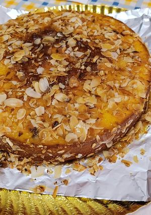 Foto de Bolo de laranja com cobertura de laranja e amêndoa