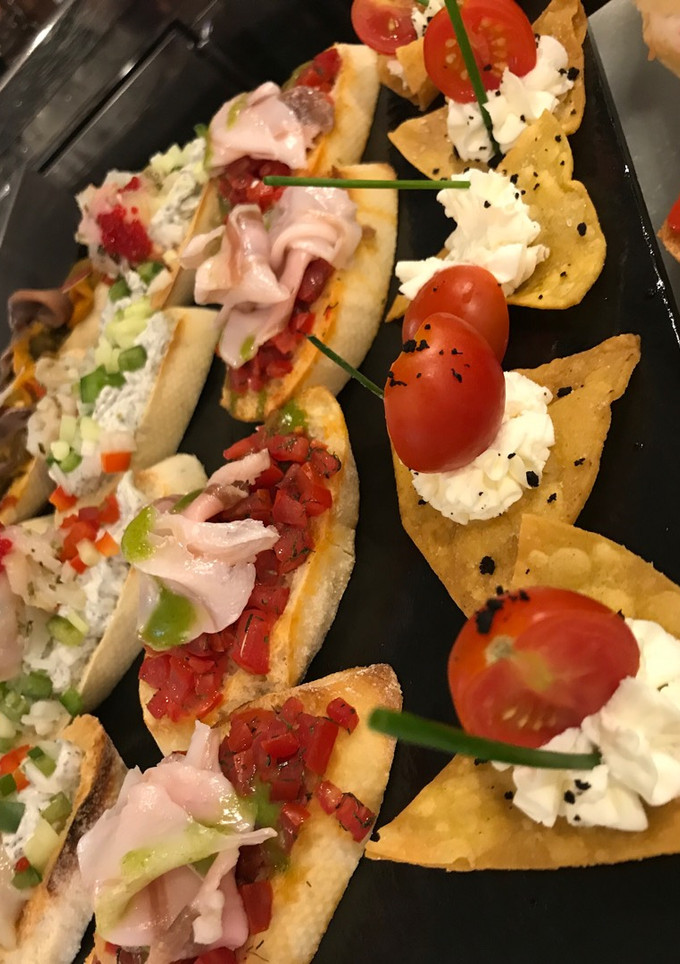 Una foto de Canapé variados