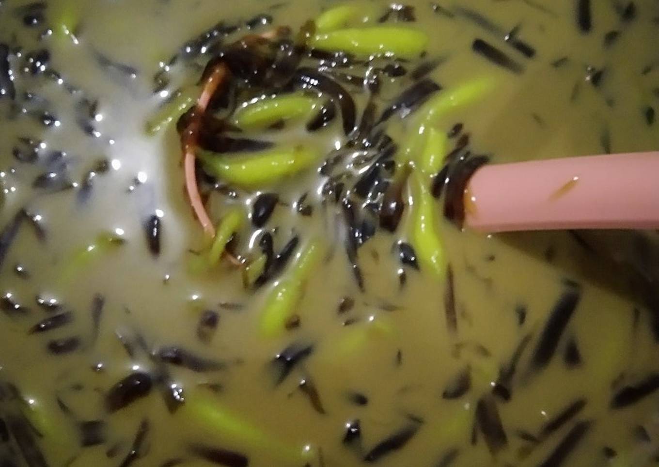 Es cincau cendol hitam sajian berbuka puasa