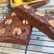 Brownie saludable de plátano y dátiles