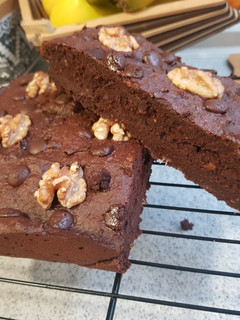 Una foto de Brownie saludable de plátano y dátiles