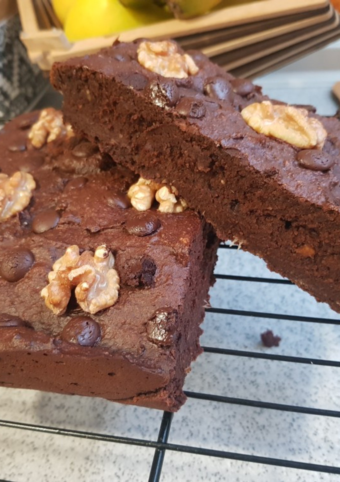 Una foto de Brownie saludable de plátano y dátiles