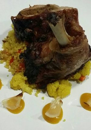 Foto principal de Cuello de cordero con dátiles y cuscús