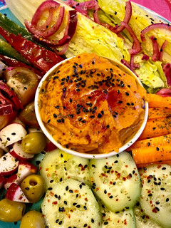 Una foto de Hummus de piquillos