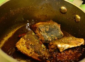 Hình của món Cá nục kho tiêu.