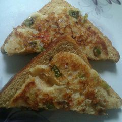 A picture of Semolina dahi toast.