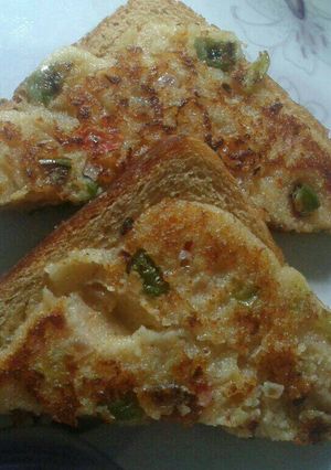A picture of Semolina dahi toast.