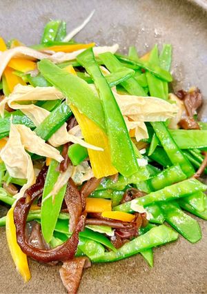 Hình của món Đậu Hà Lan Xào Tàu Hũ Ky & Nấm Mèo.