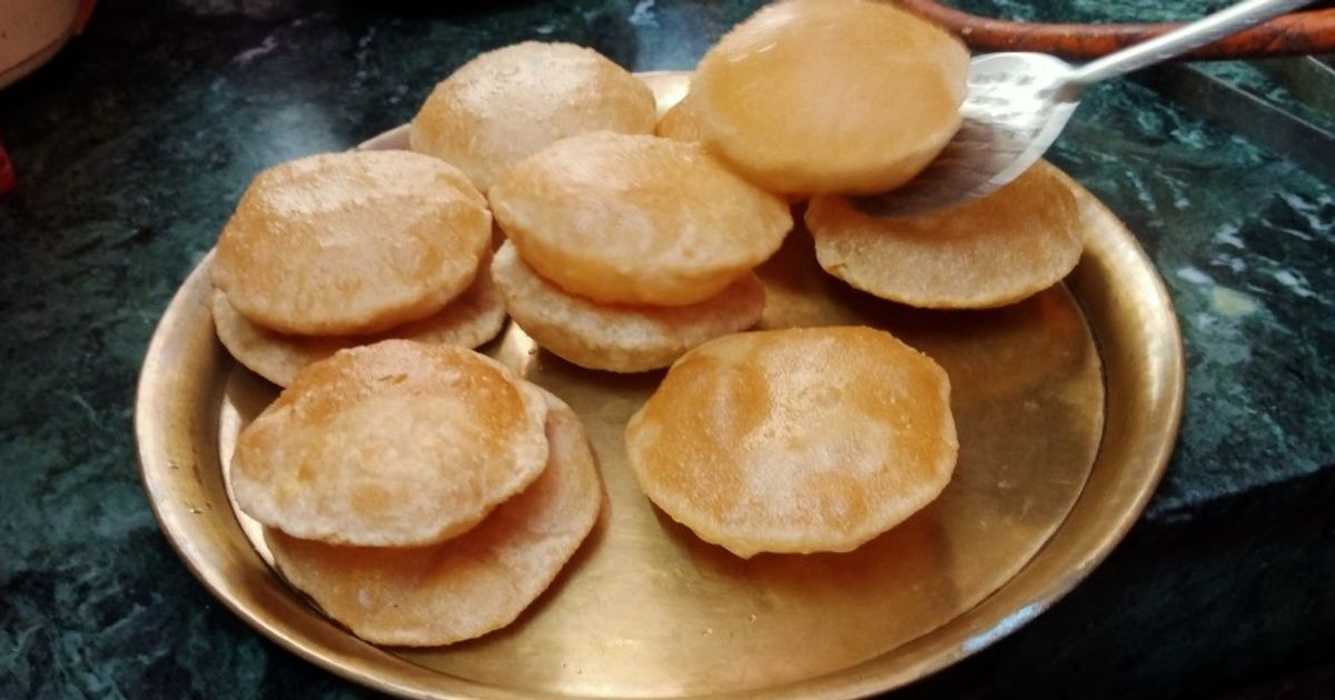 Matar Ajwain Ki Puri (Recipe In Hindi)