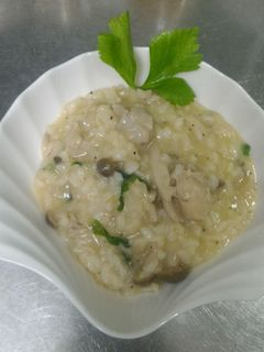 雞肉野蕈燉飯 的食譜成品照片