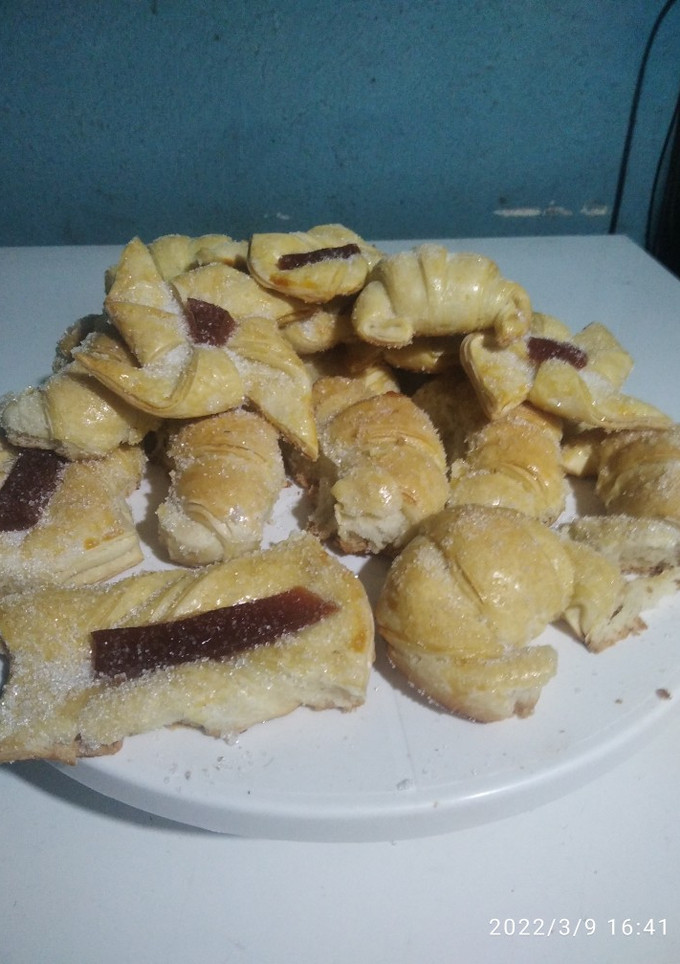 Una foto de Bizcochos y medialunas de dulce de membrillo para la merienda
