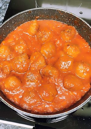 Una foto de Albóndigas con tomate 🍅