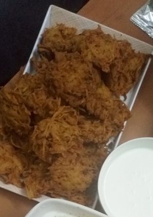 A picture of Crispy potato onion pakora.